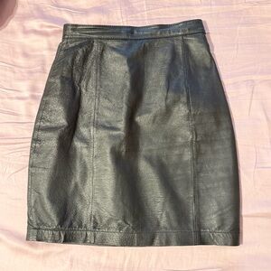 🖤 Vintage Wilson’s Leather Black Mini Skirt 90s High Waist  |  Size 6